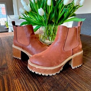 Size 8 MIA wedge boots in like new condition